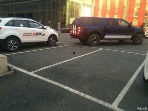 吃瓜司机撞车,事故现场引发热议