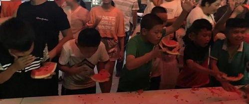 夜市吃瓜群众视频,吃瓜群众镜头下的烟火人间